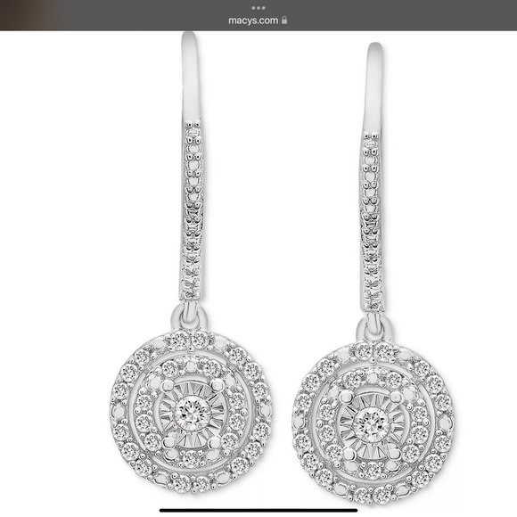 Macy’s Earrings - Picture 2 of 4
